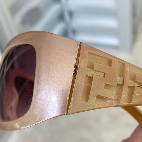 FENDI SUNGLASSES - Picture 2 of 10
